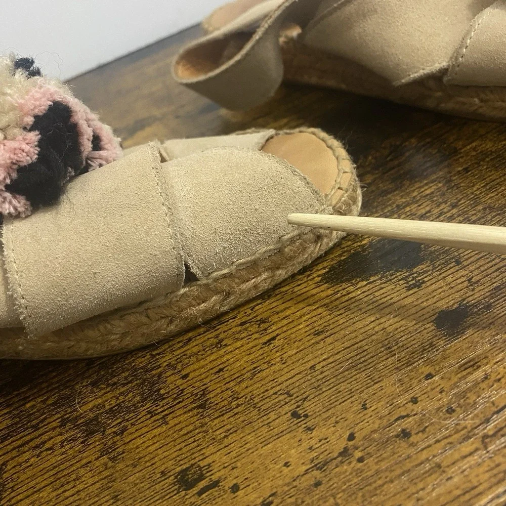 Naguisa Espadrille‎ Peep Toe Sandals Sz 10 Beige Pom Poms Ankle Strap